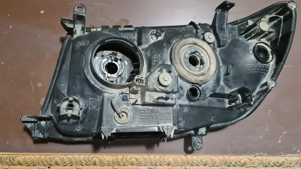 Land Cruiser Headlight - 3