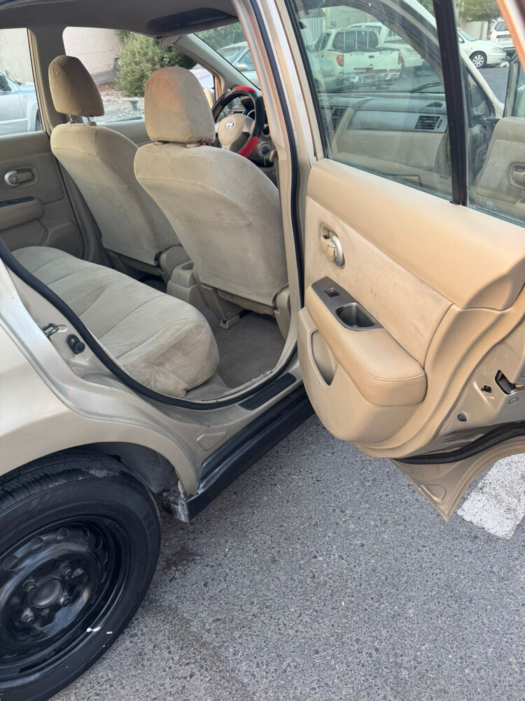 nissan tida 2012 - 8