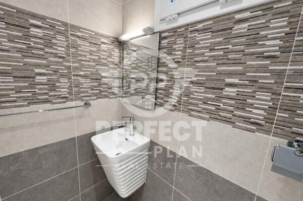 2-Bedroom Apartment in Al Aziziyah - 4