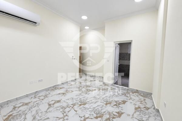 2-Bedroom Apartment in Al Aziziyah - 2