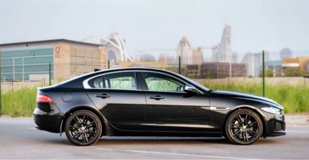 Jaguar XE Prestige 2.0 Turbo – Exce - 1