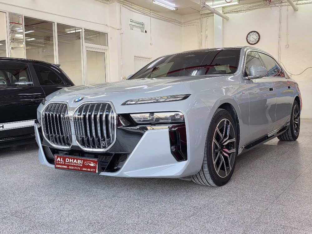 بي ام دبليو 740آي رمادي 2023 - 3