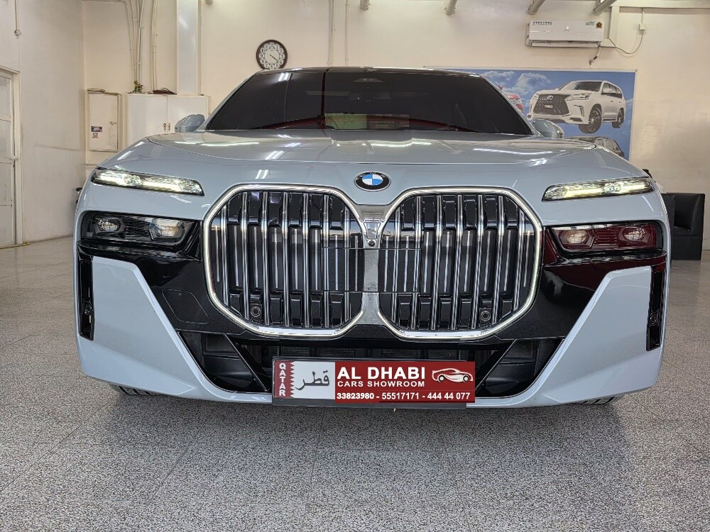 بي ام دبليو 740آي رمادي 2023 - 2