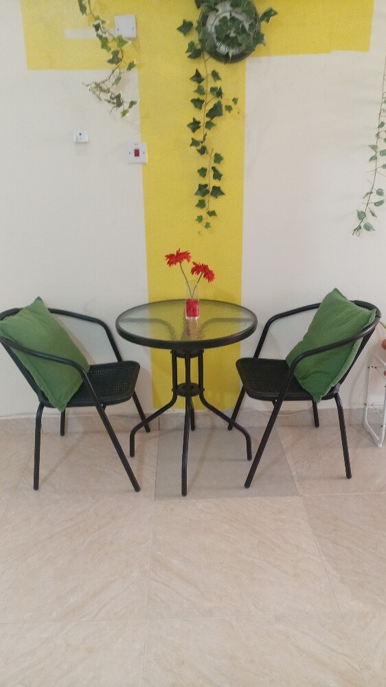 affordable table and chairs - 1