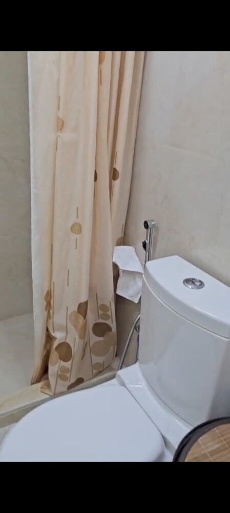 Studio apartment with a private ent - 10