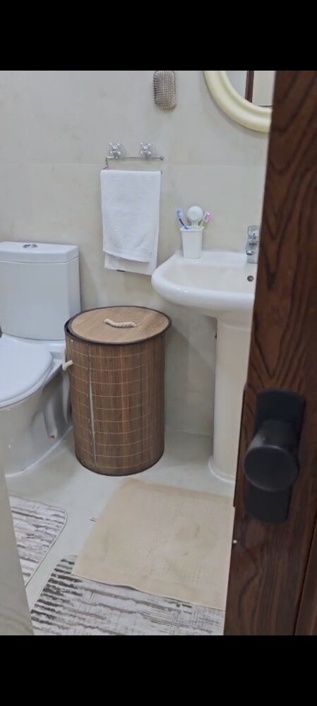 Studio apartment with a private ent - 11