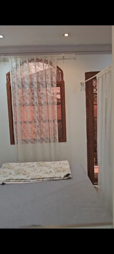 Studio apartment with a private ent - 19
