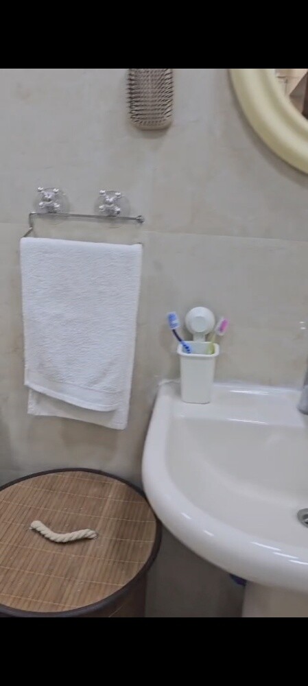 Studio apartment with a private ent - 12