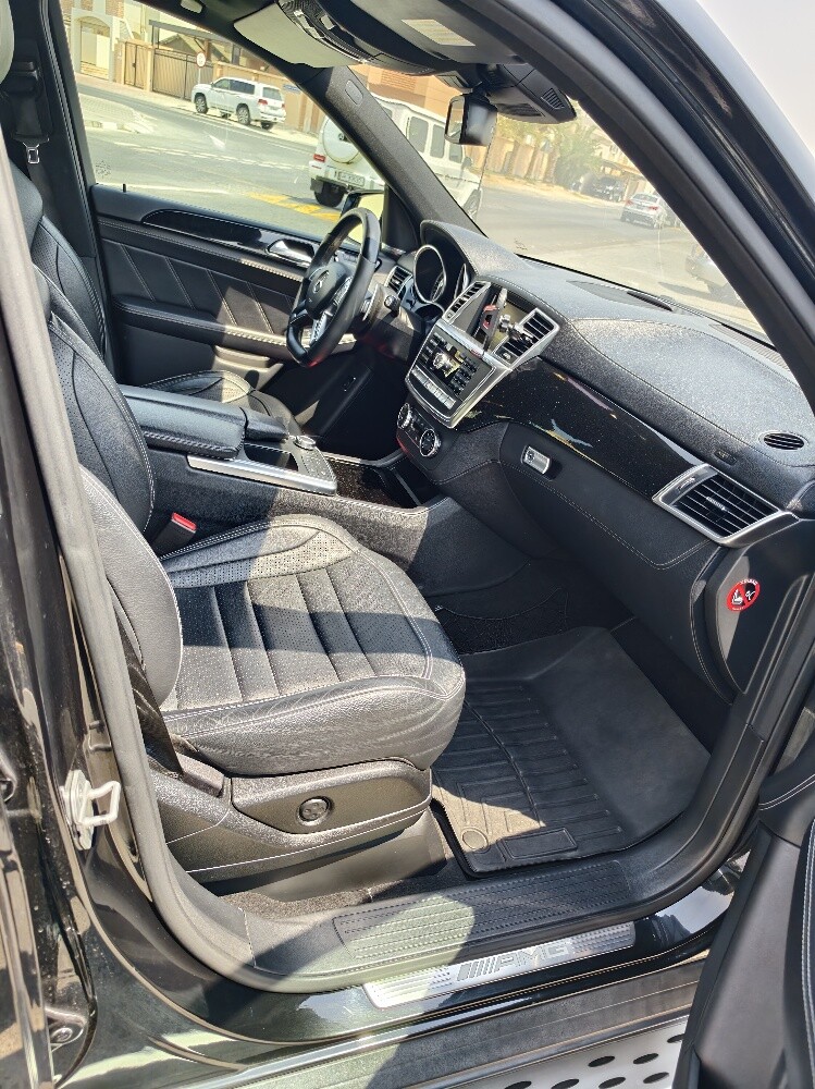 Mercedes Benz ML 63 AMG - 2