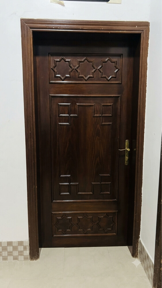 للبيع ابواب خشبية مستعملة    - 1