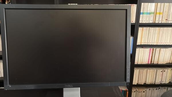 Dell 24" - 200 QAR NEGOTIABLE - 8