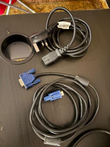 Dell 24" - 200 QAR NEGOTIABLE - 1