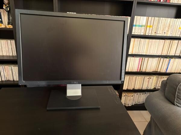 Dell 24" - 200 QAR NEGOTIABLE - 3
