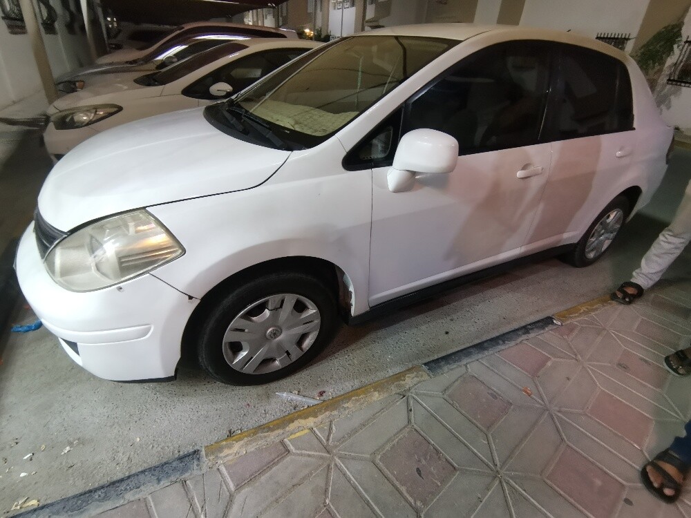 Nissan tiida 2012 White for sale. - 3