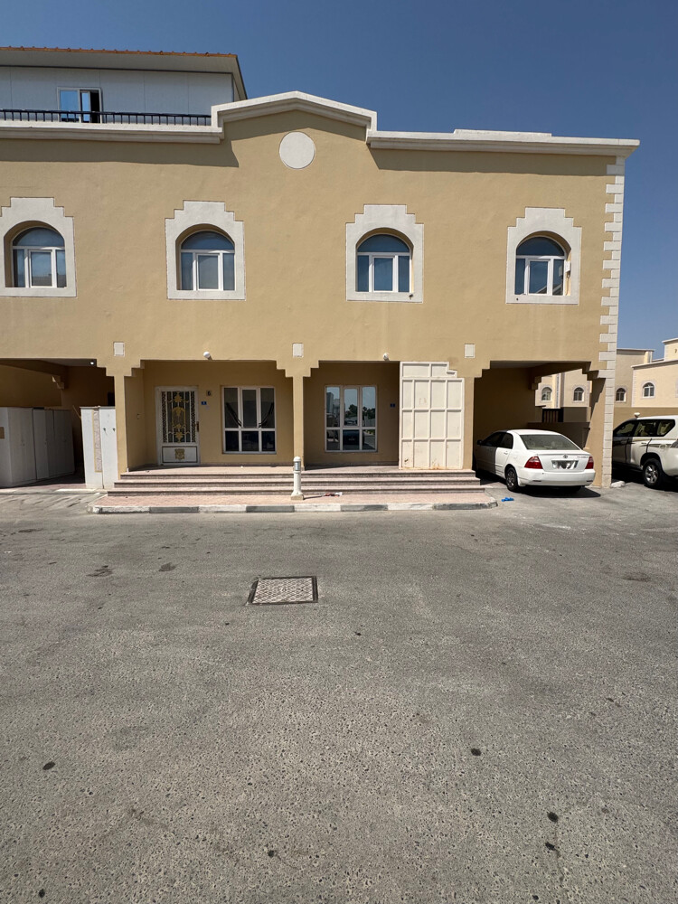 Villa for rent in Izghawa. - 2