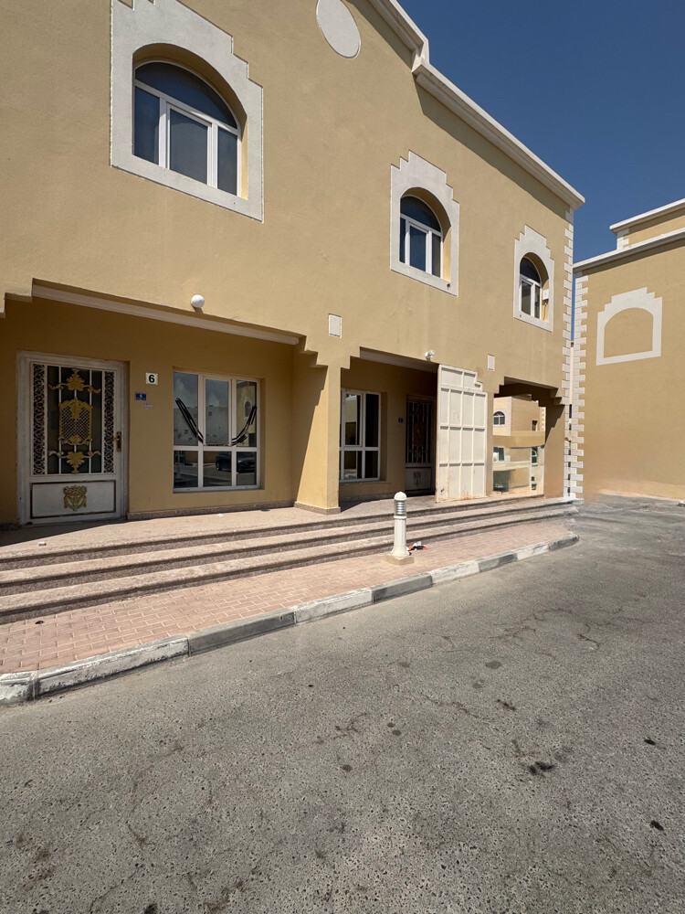 Villa for rent in Izghawa. - 1