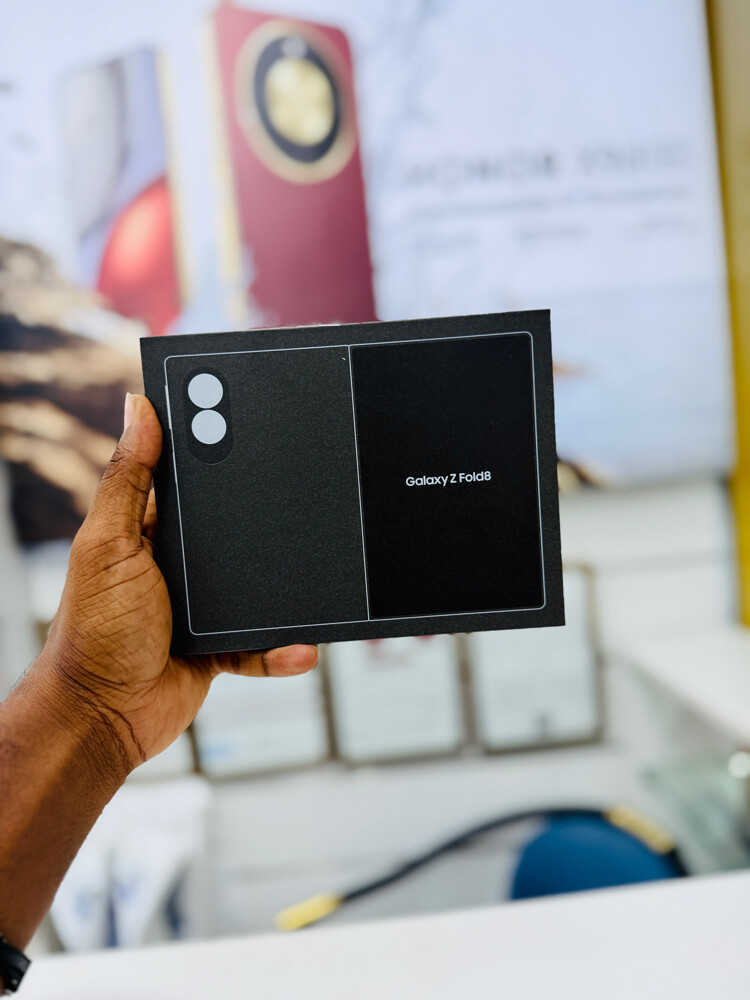 Samsung Galaxy Z Fold 8 - 4