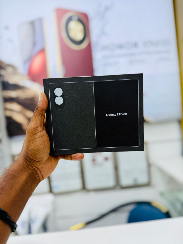 Samsung Galaxy Z Fold 8 - 5