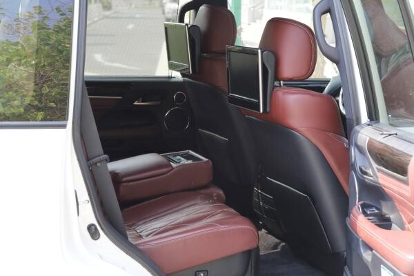 Lexus LX 570 - S - Black Edition - 7