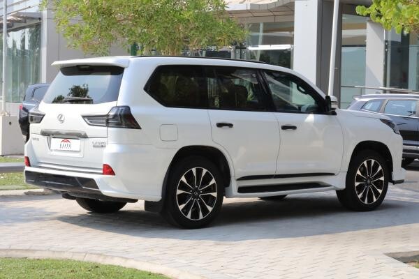 Lexus LX 570 - S - Black Edition - 4