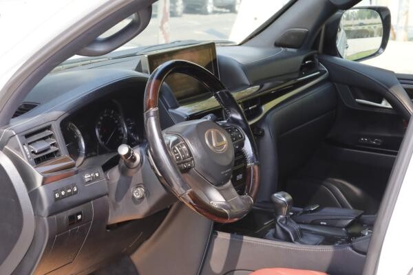 Lexus LX 570 - S - Black Edition - 10