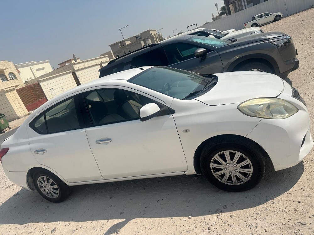 Nissan sunny - 2