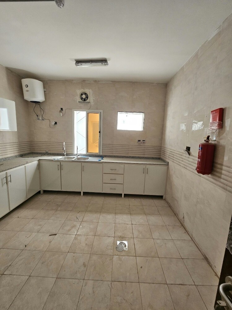 مبنى سكن للإيجار في المزروعة - 23