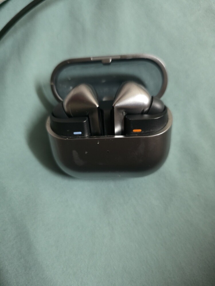 Samsung Galaxy S25Ultra + Airpods - 4