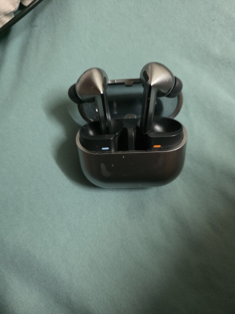 Samsung Galaxy S25Ultra + Airpods - 3