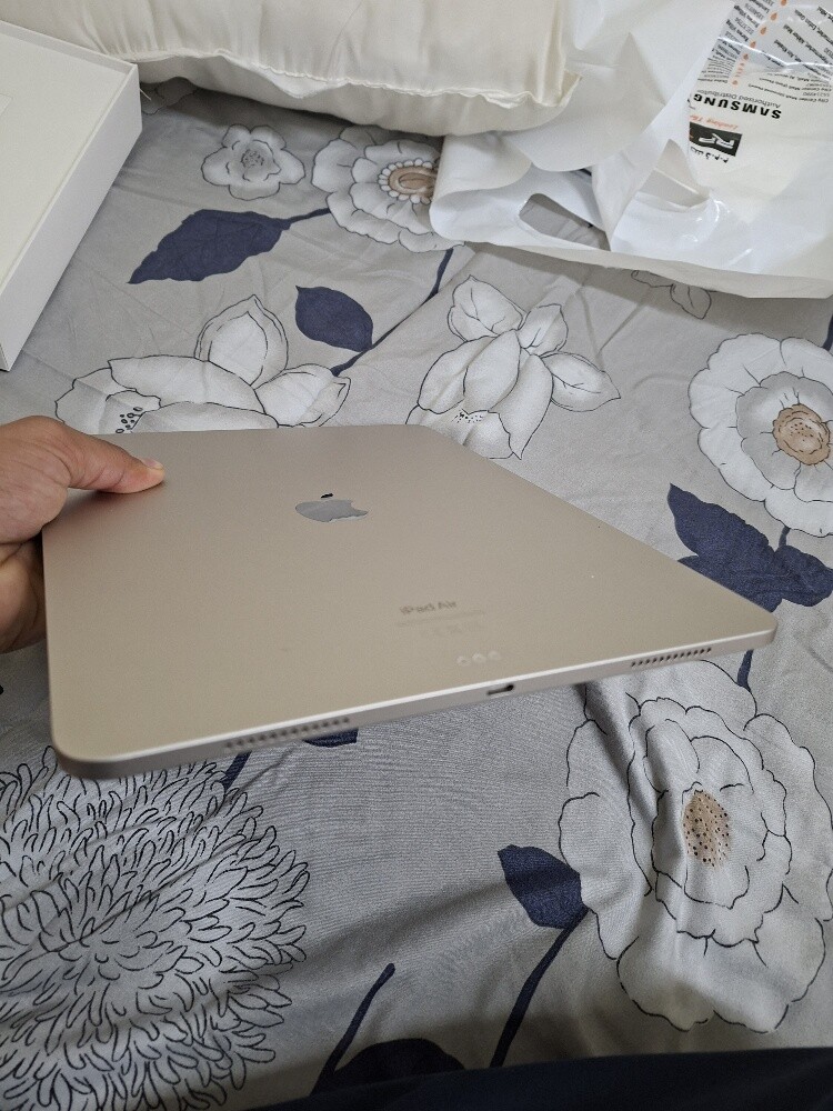I pad air 13-inch M2 wife  128gb very good condition whit bo - 3