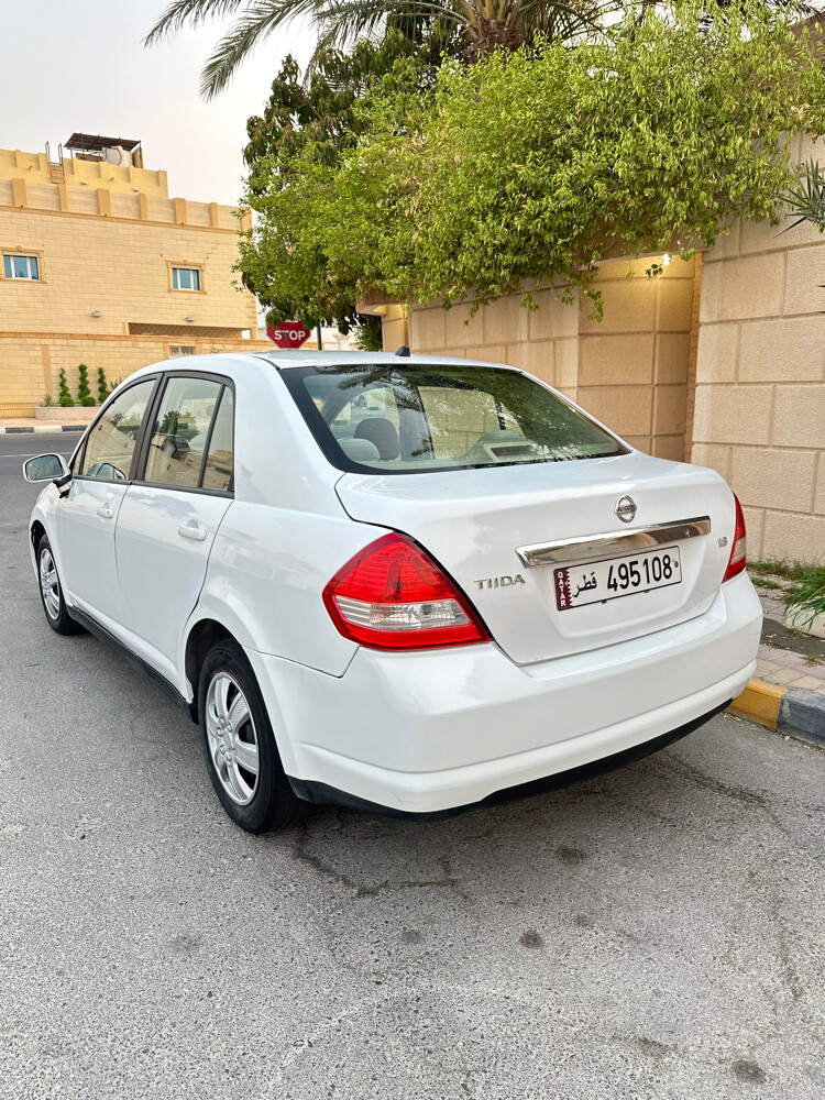 nissan tiida 2012 - 1