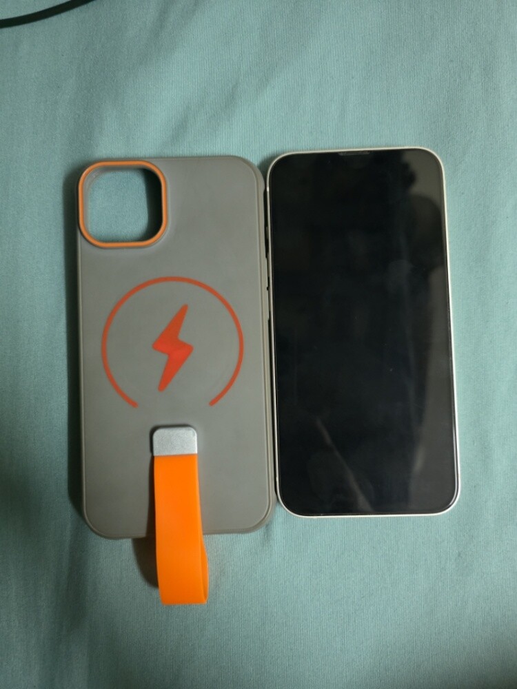 Iphone 13 + Adaptor - 3
