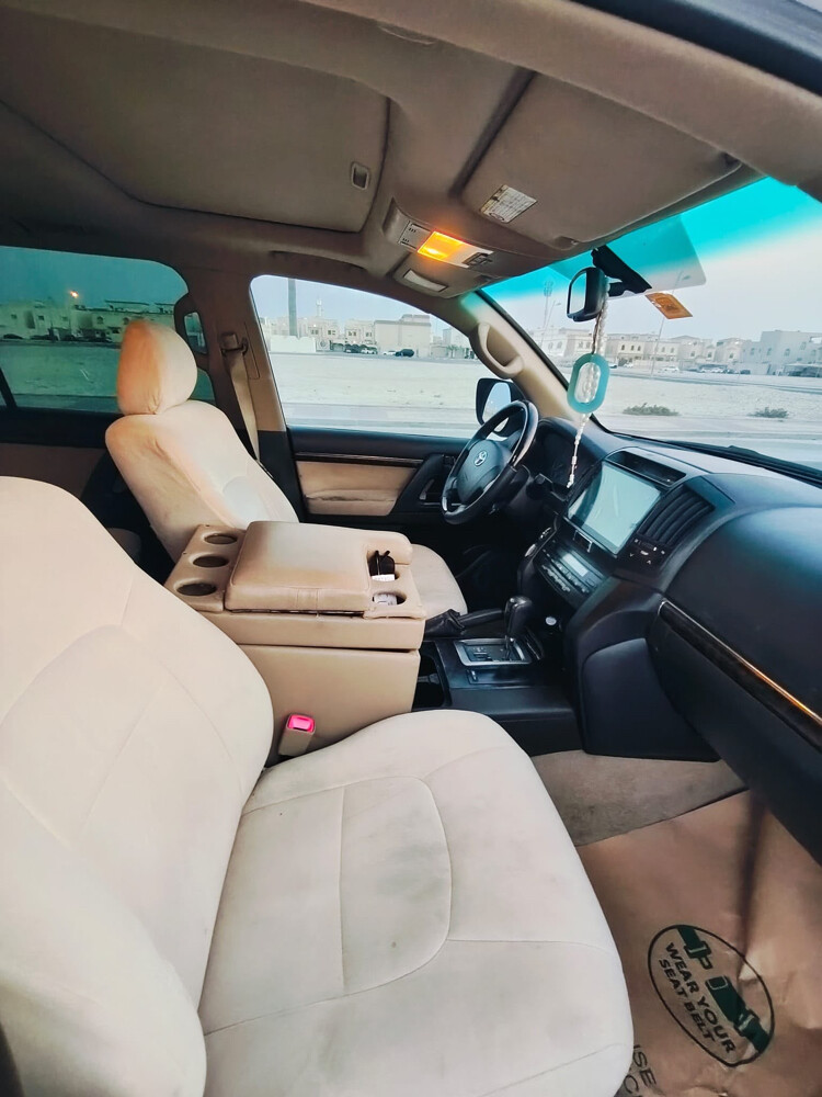 Land cruiser GXR v8 - 3