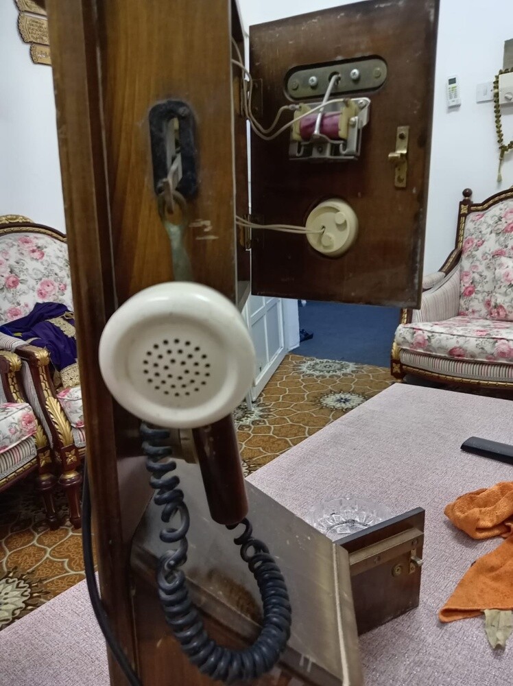 لليع تلفون خشب  قديم - 1