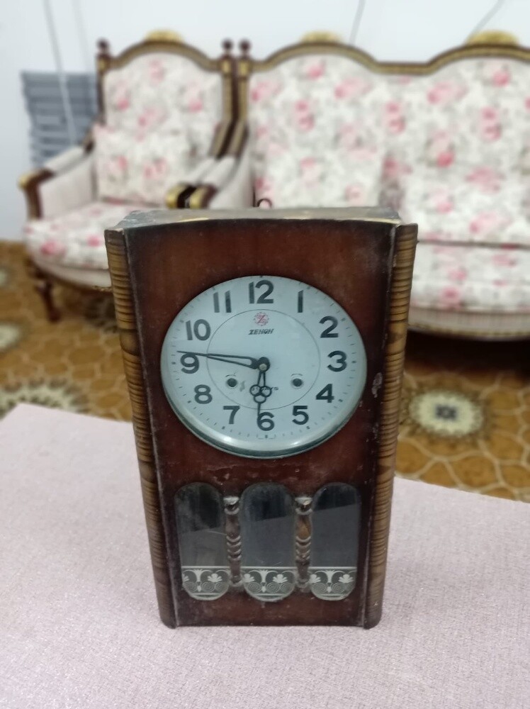 للبيع ساعه خشبيه قديمه مع مفتاحها - 7
