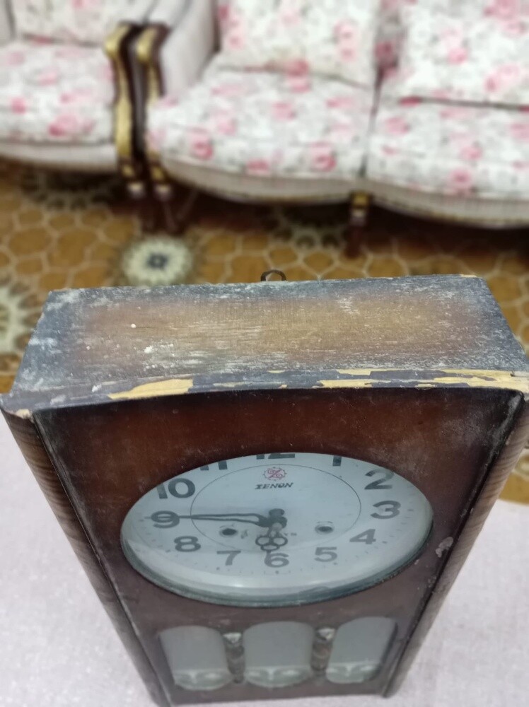 للبيع ساعه خشبيه قديمه مع مفتاحها - 3