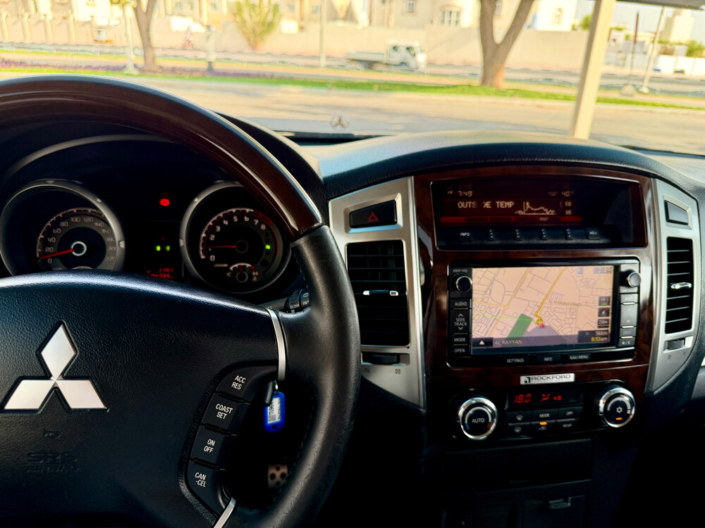 Mitsubishi Pajero 3.8 Gold Edition - 11