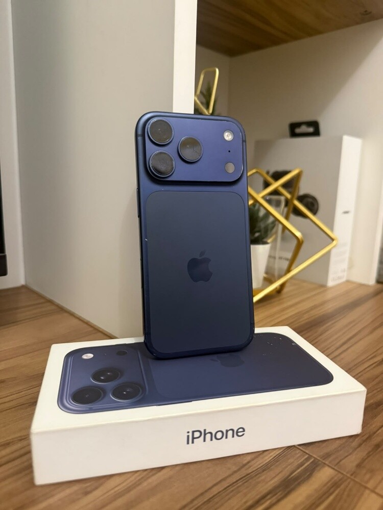 iphone 17 Pro 512 with Box read ad - 2