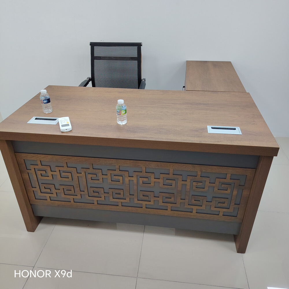 Office Desk Set/Chair/Workstation - 22