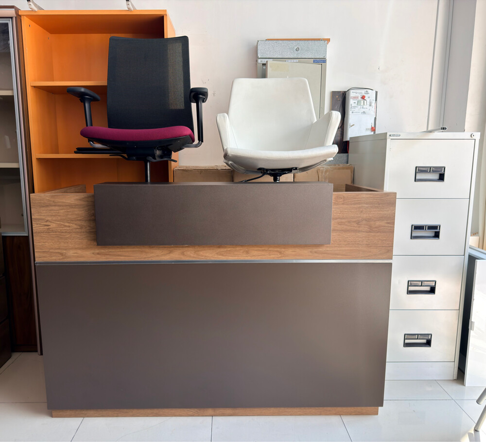 Office Desk Set/Chair/Workstation - 20