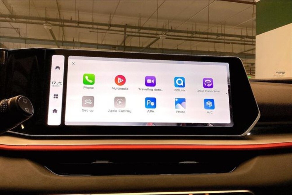 Full Options Geely Coolray - 10