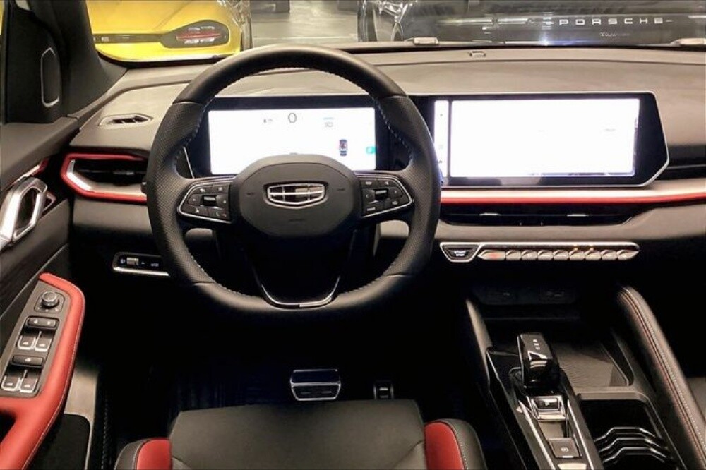 Full Options Geely Coolray - 3