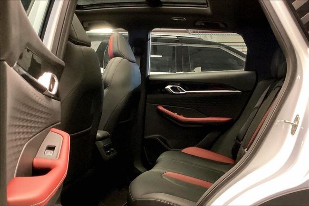 Full Options Geely Coolray - 2