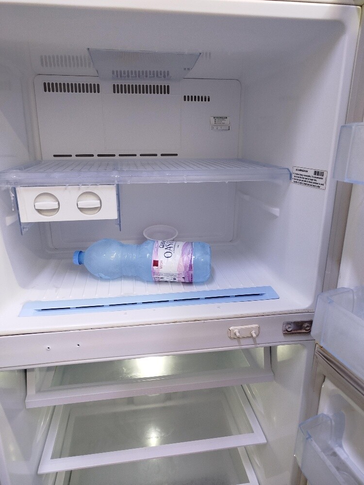 Lg medium full working fridge - 4