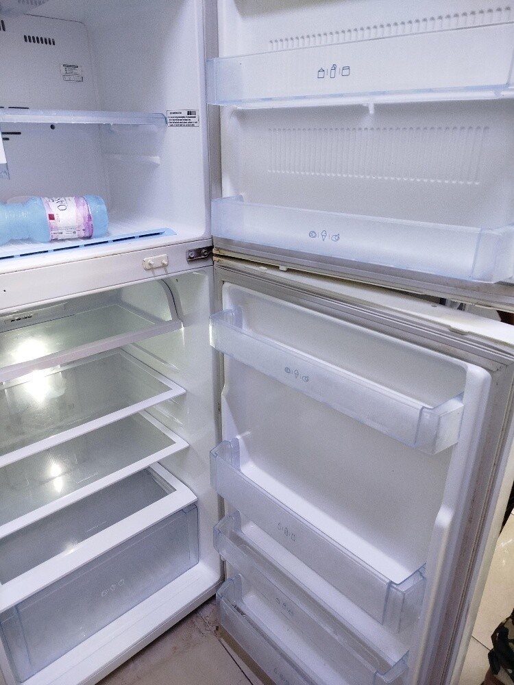 Lg medium full working fridge - 3