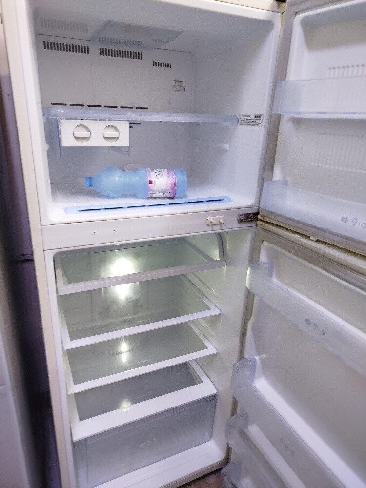 Lg medium full working fridge - 2