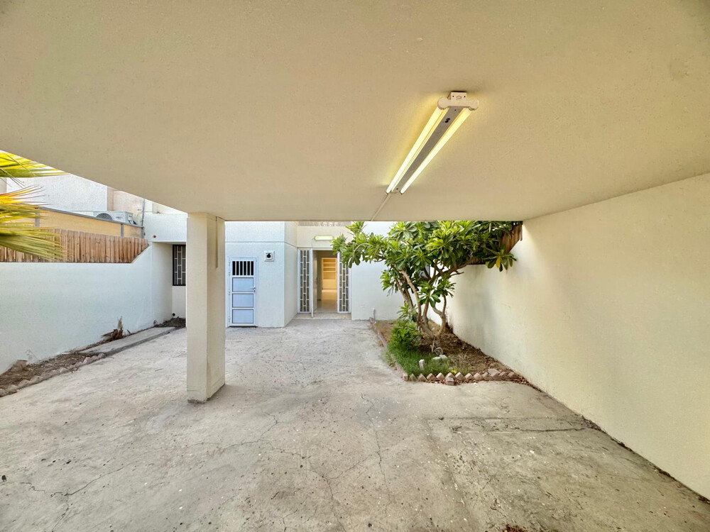 Villa 3 Bedrooms + In Al Hilal - 5