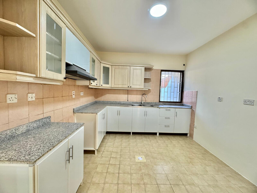 Villa 3 Bedrooms + In Al Hilal - 10