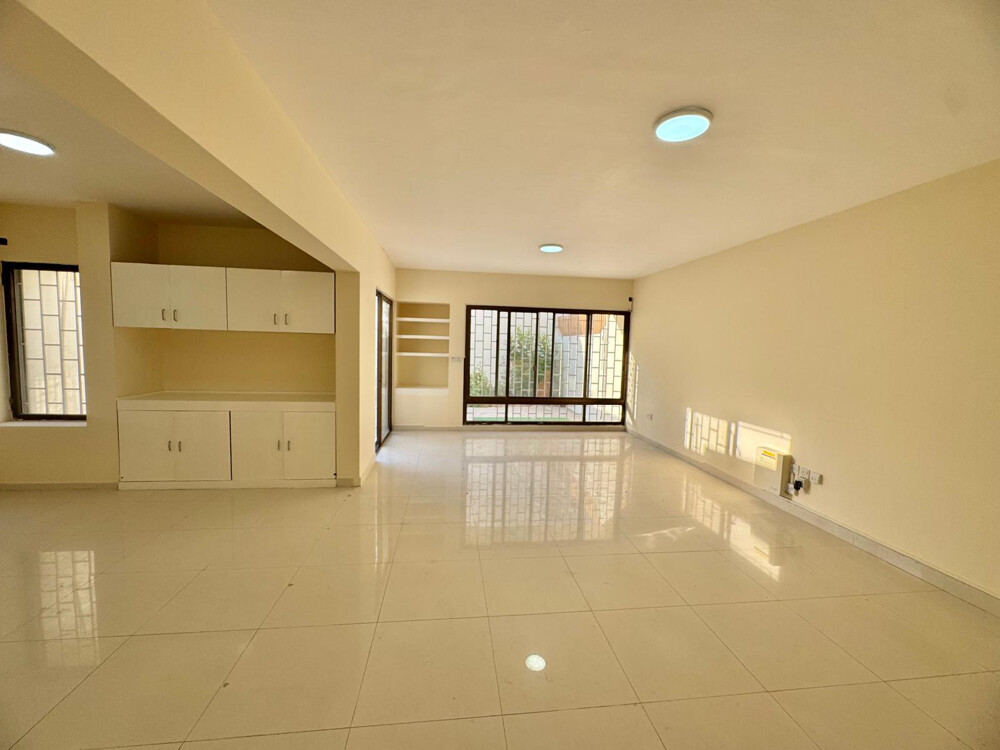 Villa 3 Bedrooms + In Al Hilal - 14