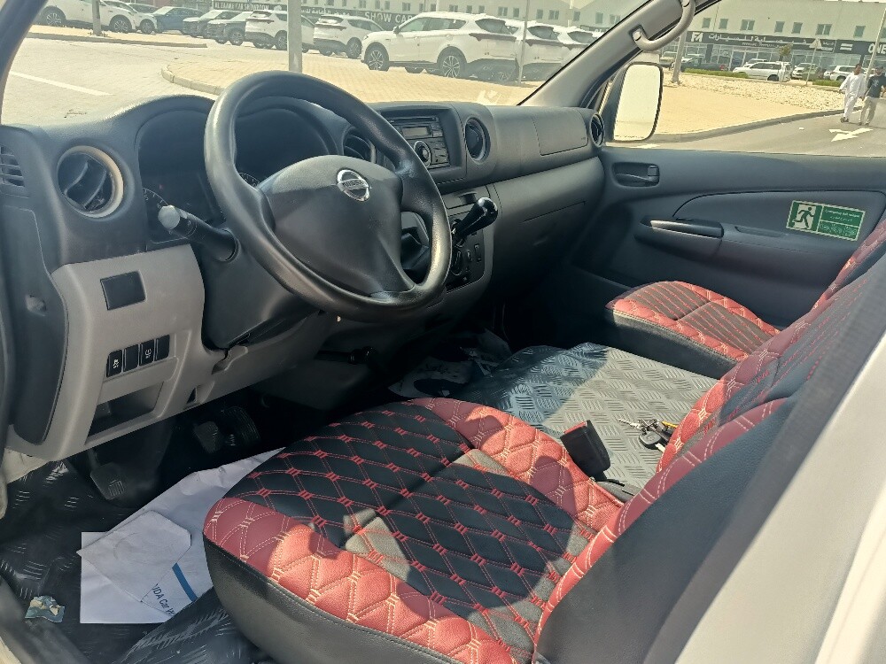 Nissan Urban Van - 5